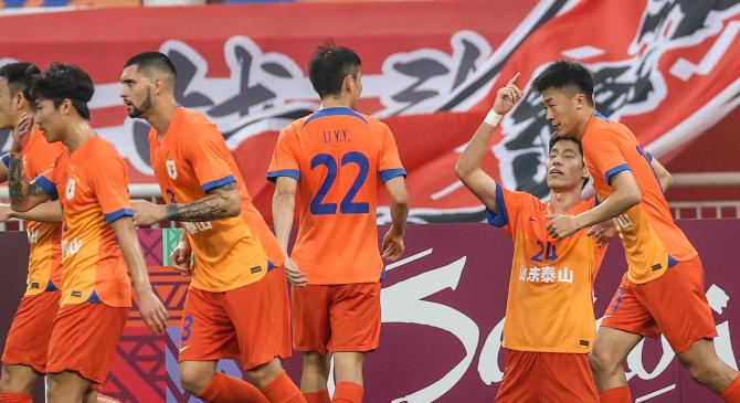 关于赛地聚焦：欧超杯今晚热度飙升，广州队防线松动，赛场秩序良好，轮换策略成焦点的信息